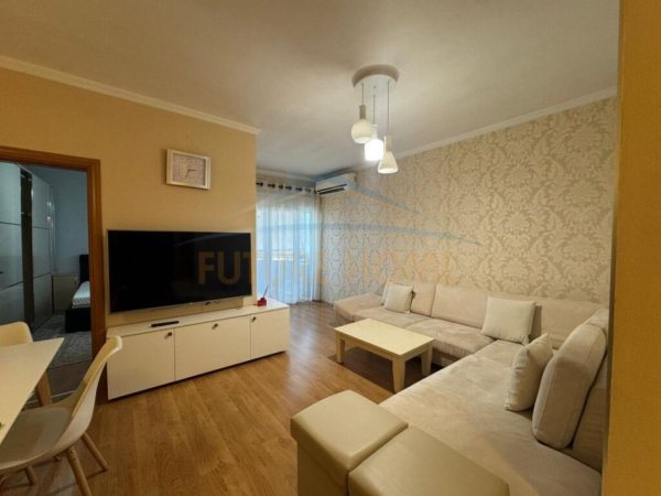 Tirane, jepet me qera apartament 1+1+Ballkon Kati 16, 53 m² 650 € (9 Kateshet)