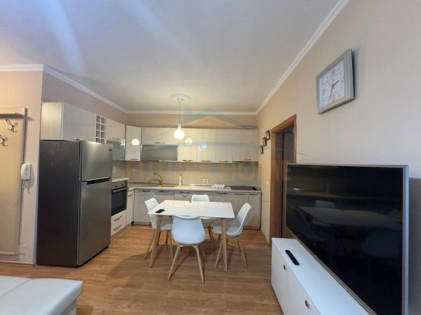 Tirane, jepet me qera apartament 1+1+Ballkon Kati 16, 53 m² 650 € (9 Kateshet)