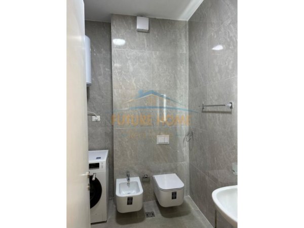 Tirane, jepet me qera apartament 2+1+Aneks+Ballkon Kati 3, 110 m² 1.400 € (Rruga e Kavajes)