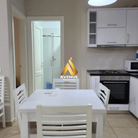 Tirane, jepet me qera apartament 1+1+Ballkon Kati 4, 65 m² 650 € (Rruga e Kavajes, Kompleksi Delijorgji)