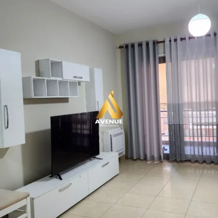 Tirane, jepet me qera apartament 1+1+Ballkon Kati 4, 65 m² 650 € (Rruga e Kavajes, Kompleksi Delijorgji)
