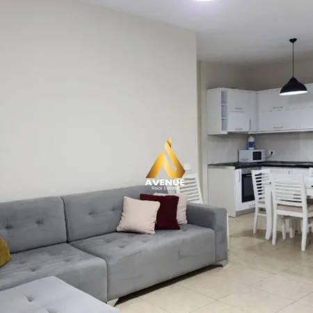 Tirane, jepet me qera apartament 1+1+Ballkon Kati 4, 65 m² 650 € (Rruga e Kavajes, Kompleksi Delijorgji)