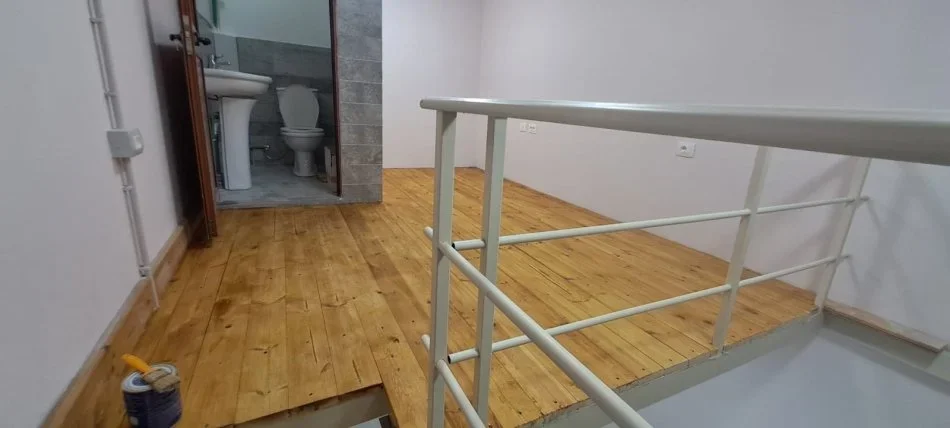 Tirane, jepet me qera dyqan Kati 0, 16 m² 300 € (fusha e aviacionit)