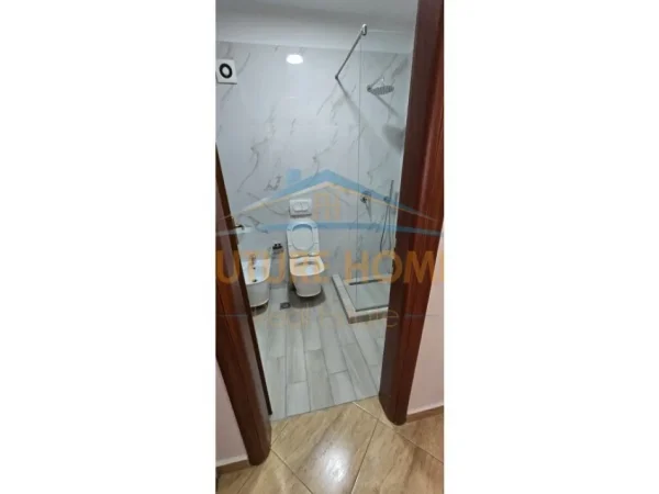 Tirane, shitet apartament 1+1+Ballkon Kati 3, 57 m² 135.000 € (Rruga e kavajes)