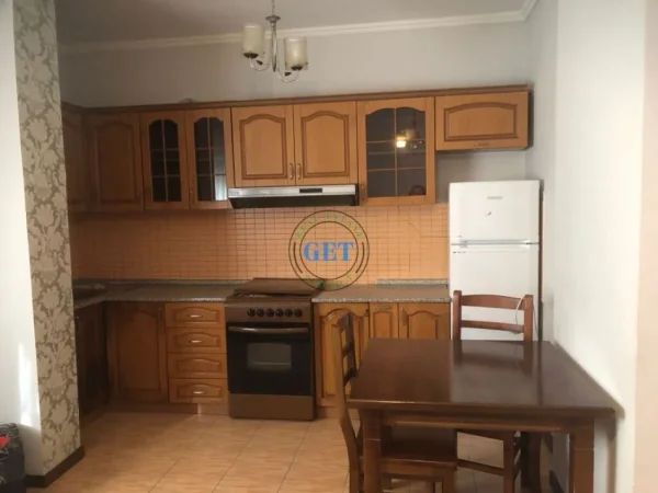 Durres, jepet me qera apartament 1+1 Kati 6, 85 m² 250 € (Shkolla Kushtrimi i Lirise)