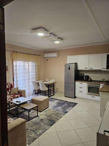 Tirane, jepet me qera apartament 2+1 Kati 3, 95 m² 450 € 