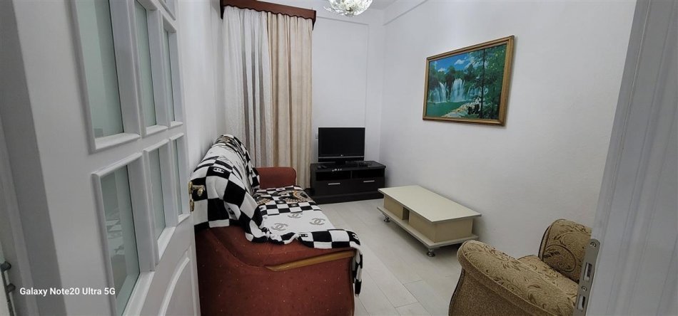 Tirane, jepet me qera apartament 1+1+Ballkon Kati 2, 78 m² 400 € (ISH PARKU)