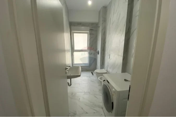 Tirane, jepet me qera apartament 1+1 Kati 5, 65 m² 400 € (Ali Dem)