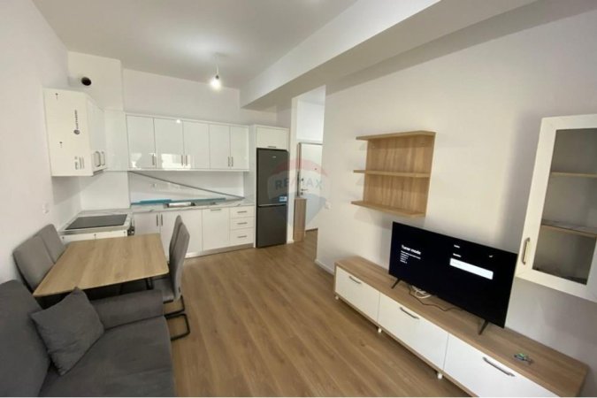 Tirane, jepet me qera apartament 1+1 Kati 5, 65 m² 400 € (Ali Dem)