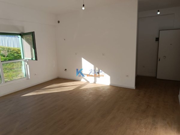 Tirane, jap me qera zyre Kati 1, 47 m² 250 € (Kompleksi Kaimi Ne Ali Dem)