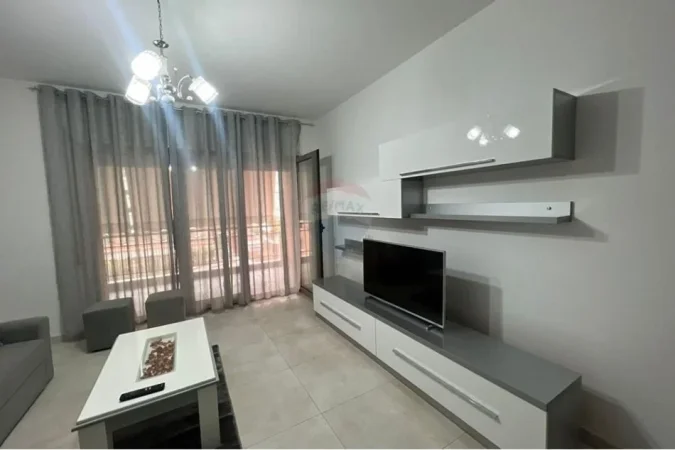 Tirane, jepet me qera apartament 1+1 , 77 m² 650 € (rruga e kavajes delijorgji)