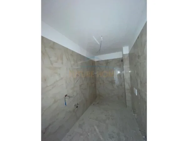 Tirane, shitet apartament 1+1 Kati 4, 75 m² 67.000 € (Kamez)