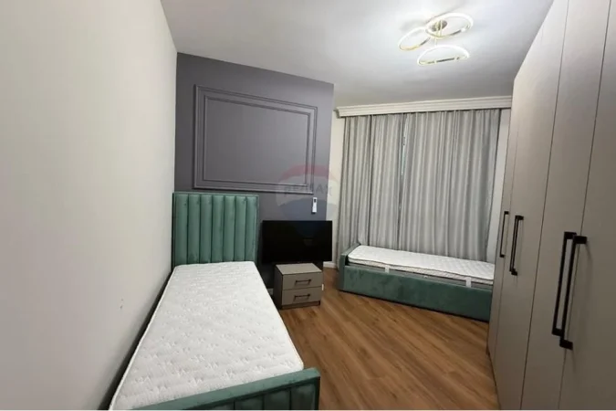 Tirane, jepet me qera apartament 2+1 , 84 m² 800 € (Komuna e Parisit,)