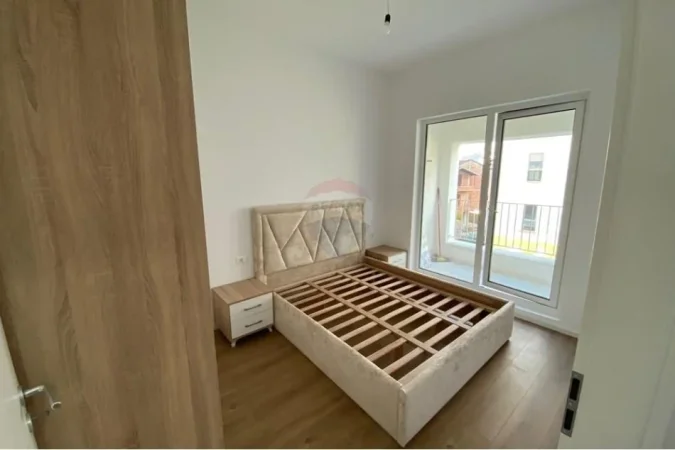 Tirane, jepet me qera apartament 1+1 Kati 7, 65 m² 400 € (Ali Demi,)