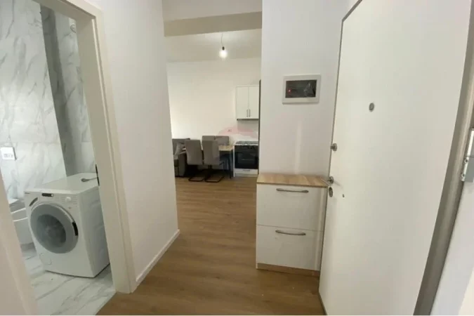 Tirane, jepet me qera apartament 1+1 Kati 7, 65 m² 400 € (Ali Demi,)