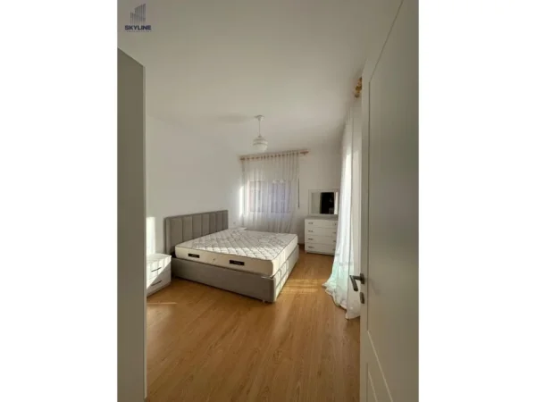 Tirane, jepet me qera apartament 2+1 Kati 3, 550 € (Teodor Keko)