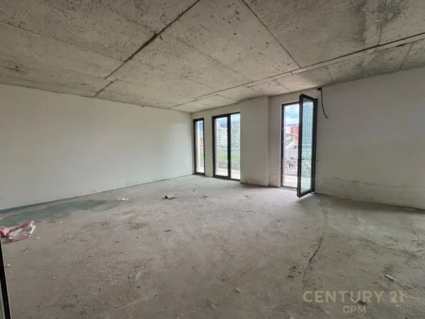 Tirane, jepet me qera zyre Kati 1, 135 m² 2.000 € (rruga e kosovareve)