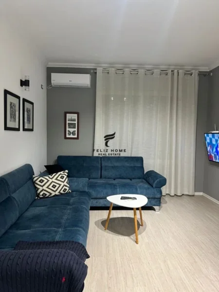 Tirane, jepet me qera apartament 1+1 Kati 6, 78 m² 600 € (PAZARI I RI)