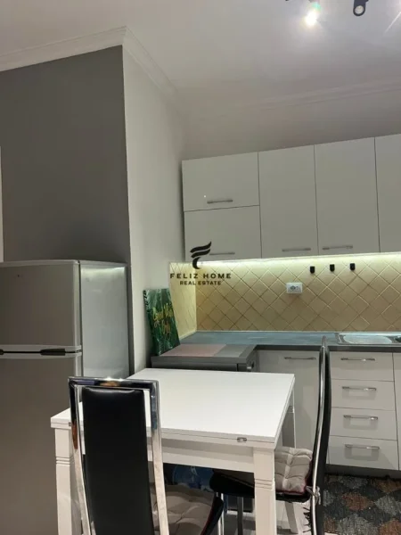 Tirane, jepet me qera apartament 1+1 Kati 6, 78 m² 600 € (PAZARI I RI)