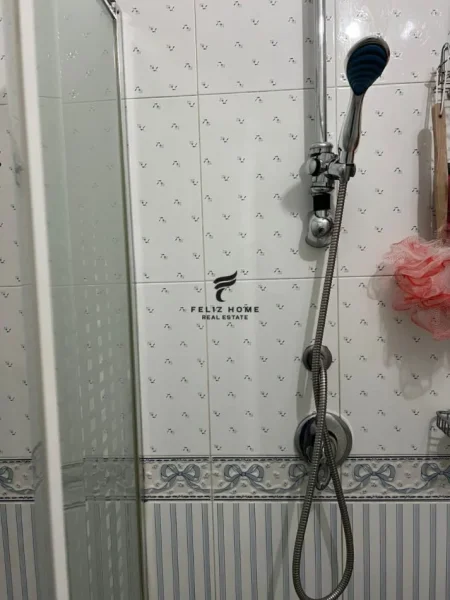 Tirane, jepet me qera apartament 1+1 Kati 6, 78 m² 600 € (PAZARI I RI)