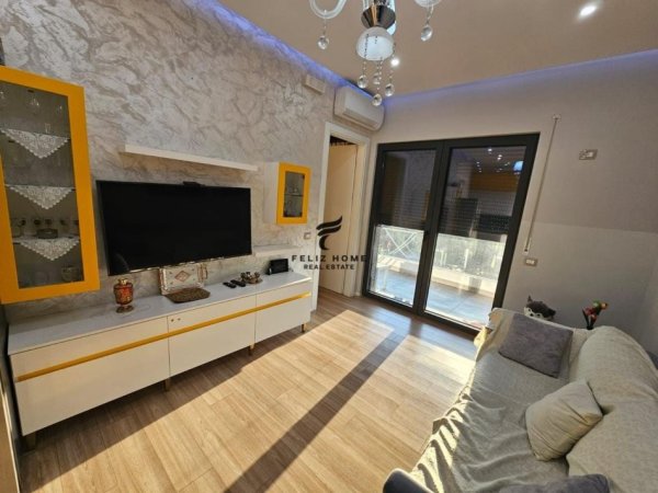 Tirane, jepet me qera apartament 1+1+Ballkon Kati 3, 72 m² 800 € (DELIJORGJI)