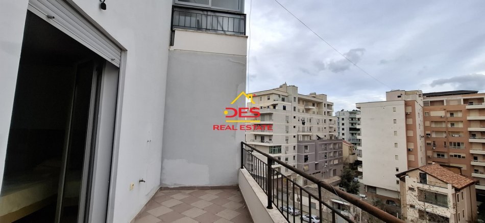 Vlore, shitet apartament 3+1+Ballkon Kati 5, 110 m² 198.000 € (Rruga Naim Frashëri)