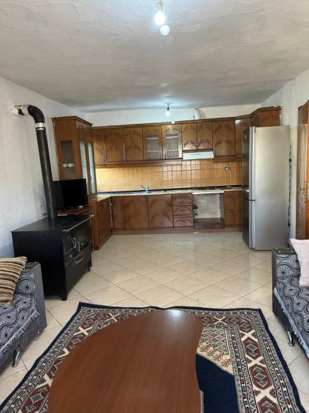 Tirane, jepet me qera shtepi 2+1 Kati 1, 100 m² 300 € (Ibe/ Tirane)