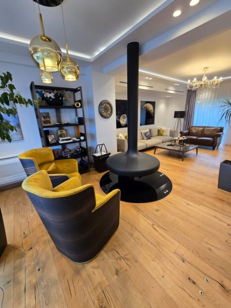 Tirane, shitet Vile 4+1 , 360 m² (TEG)