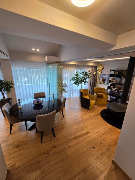 Tirane, shitet Vile 4+1 , 360 m² (TEG)