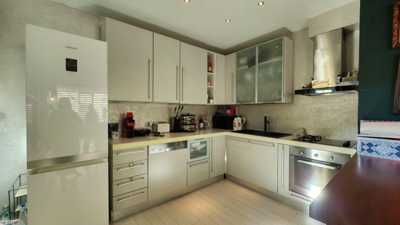 Tirane, shes apartament 2+1+Ballkon Kati 8, 117 m² 288.000 € (Rruga e Elbasanit, Prane Stadiumit AIR ALBANIA)