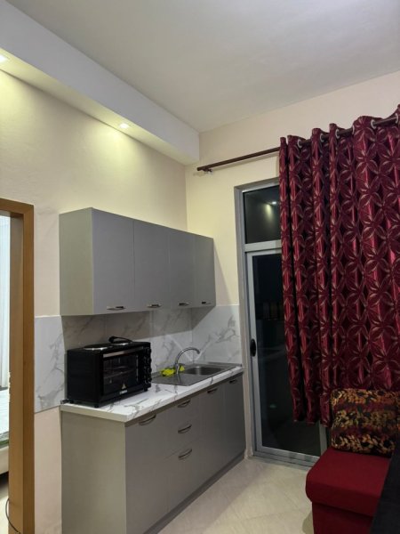 Tirane, jepet me qera shtepi 1+1 Kati 1, 70 m² 350 € (Jordan Misja)