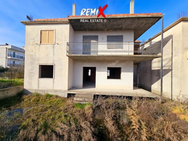 Durres, shitet Vile 2 Katshe Kati 2, 300 m² 110.000 € 