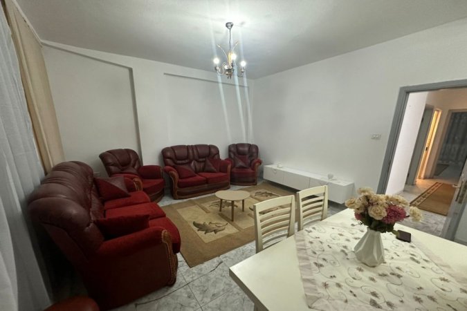 Tirane, jepet me qera apartament 2+1 Kati 3, 95 m² 500 € (Ish Restorant Durresi)