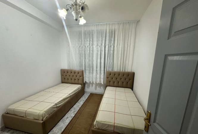 Tirane, jepet me qera apartament 2+1 Kati 3, 95 m² 500 € (Ish Restorant Durresi)