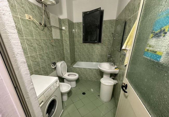 Tirane, jepet me qera apartament 2+1 Kati 3, 95 m² 500 € (Ish Restorant Durresi)