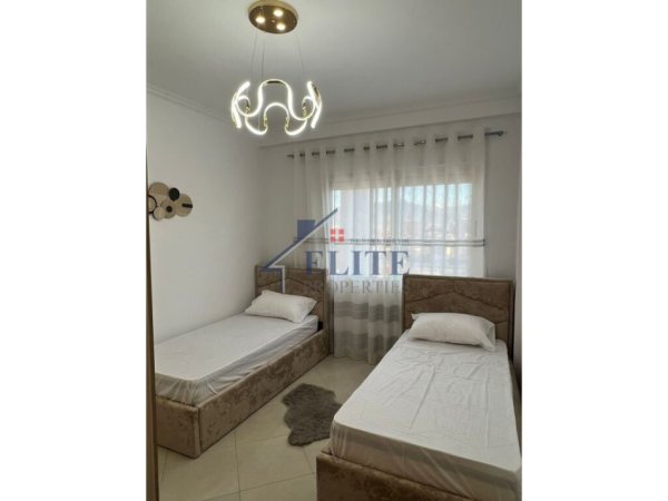 Tirane, shitet apartament 2+1+Ballkon Kati 8, 98 m² 143.000 € (Vila L Astir)