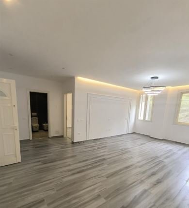 Tirane, shitet apartament 2+1+Ballkon Kati 5, 104 m² 98.800 € (Univers City)