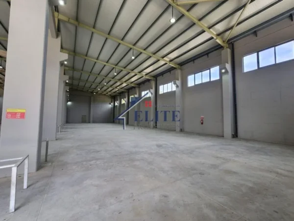 Tirane, jepet me qera magazine , 600 m² 3.000 € (City Park)