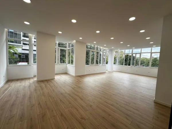 Tirane, shitet zyre Kati 1, 100 m² 230.000 € (Rruga Sali Butka)