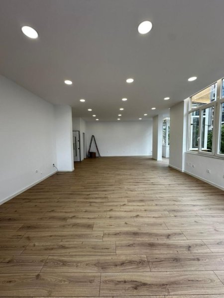 Tirane, shitet zyre Kati 1, 100 m² 230.000 € (Rruga Sali Butka)