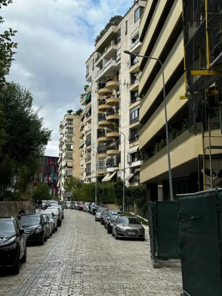 Tirane, shitet apartament 2+1+Ballkon Kati 3, 111 m² 325.000 € (Rruga Faik Konica, Prane St Air Albania)