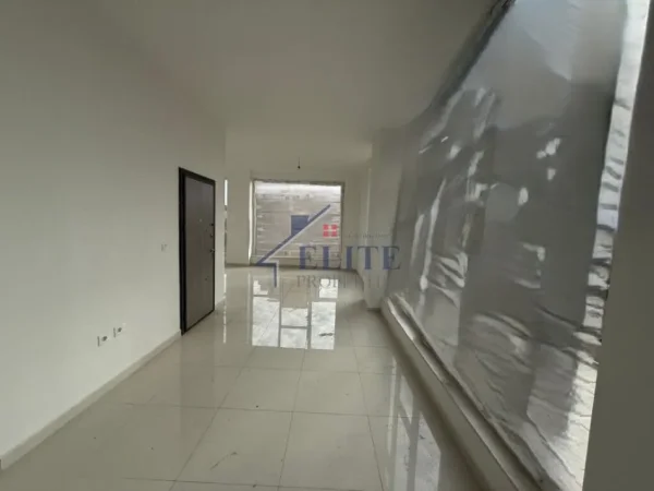 Tirane, jepet me qera zyre Kati 5, 123 m² 1.300 € (Stacioni i Trenit)