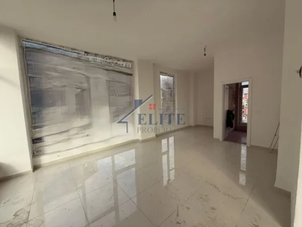 Tirane, jepet me qera zyre Kati 5, 123 m² 1.300 € (Stacioni i Trenit)