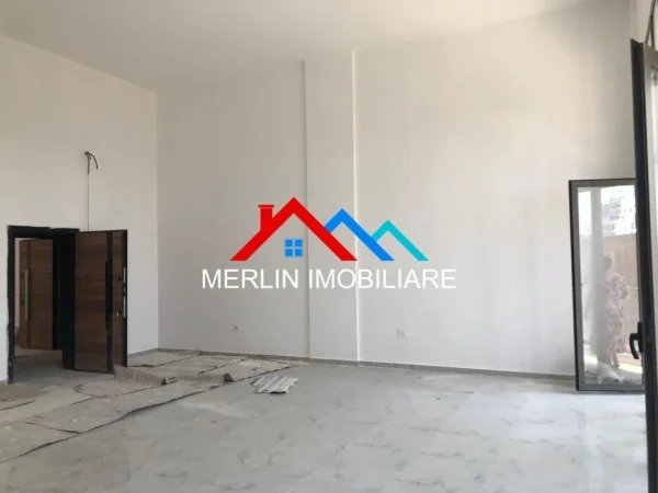 Tirane, jepet me qera ambjent biznesi Kati 1, 88 m² 600 € (Rruga Xhanfize Keko)