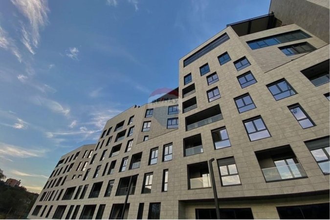 Tirane, shitet apartament 2+1+Ballkon Kati 1, 130 m² 259.000 € 