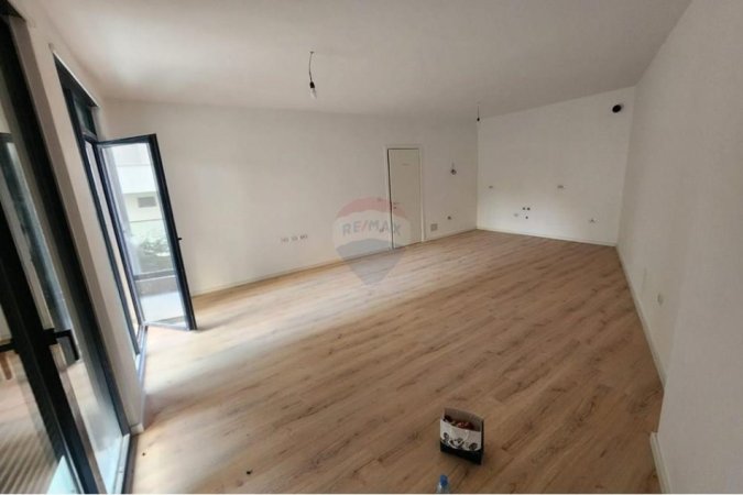 Tirane, shitet apartament 2+1+Ballkon Kati 1, 130 m² 259.000 € 