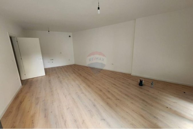 Tirane, shitet apartament 2+1+Ballkon Kati 1, 130 m² 259.000 € 