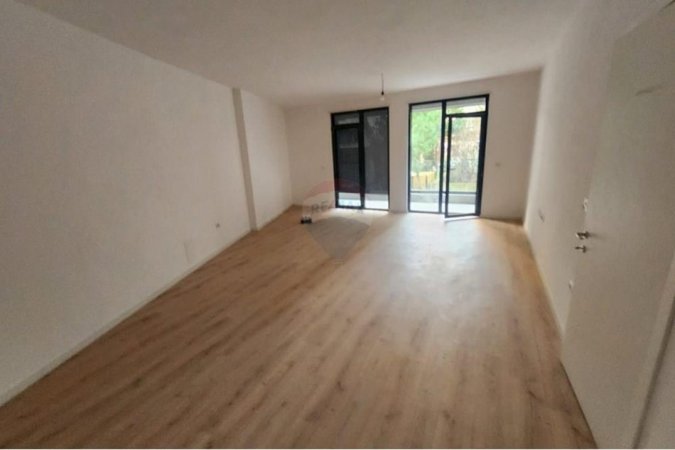 Tirane, shitet apartament 2+1+Ballkon Kati 1, 130 m² 259.000 € 