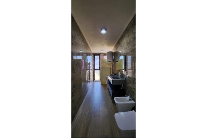 Tirane, shitet apartament 2+1+Ballkon Kati 2, 124 m² 275.000 € 