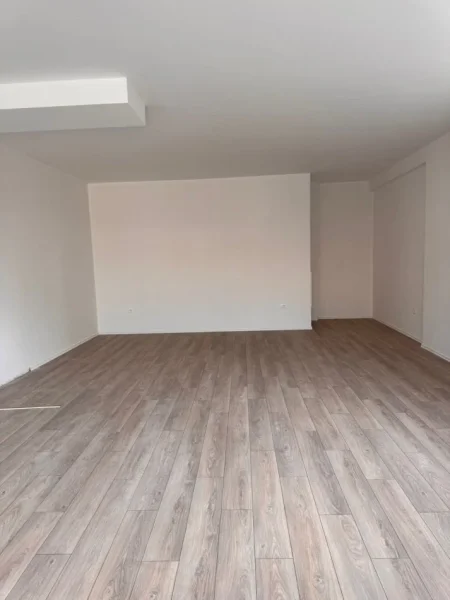 Tirane, shes ambjent biznesi Kati 0, 161 m² 1.100.000 € (Rruga e Durresit)